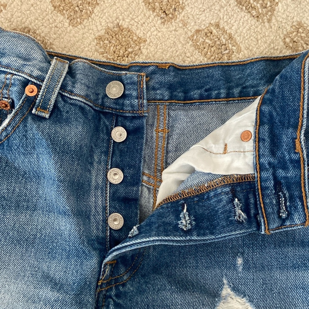 Levi’s 501 Jean shorts - Picture 4 of 4